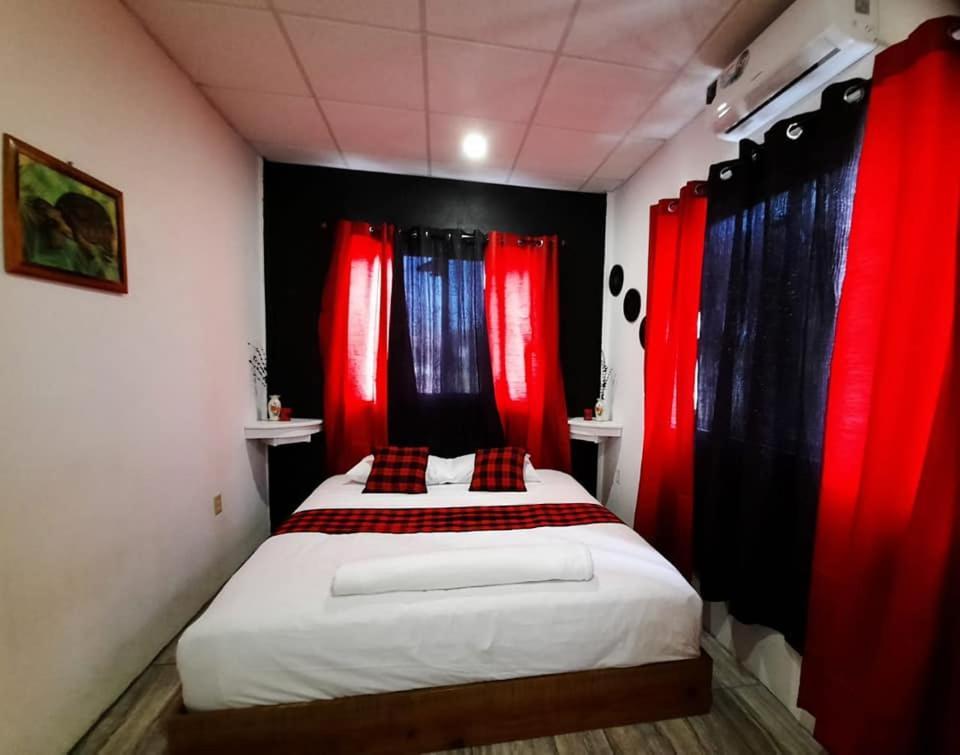 Saint Charles Inn, Belize Central America بونتا غوردا المظهر الخارجي الصورة
