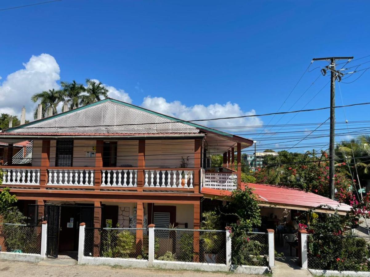 Saint Charles Inn, Belize Central America بونتا غوردا المظهر الخارجي الصورة