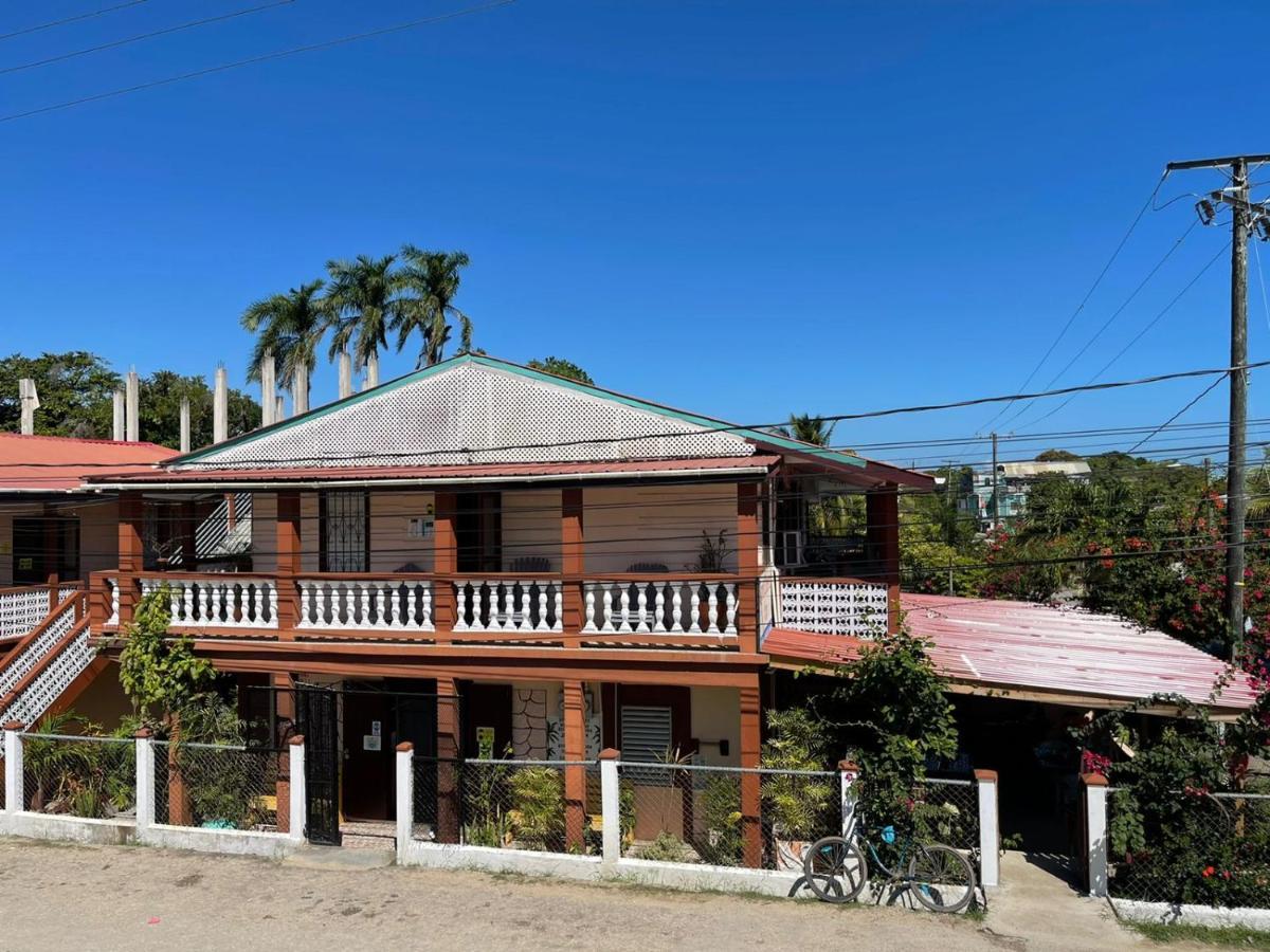 Saint Charles Inn, Belize Central America بونتا غوردا المظهر الخارجي الصورة