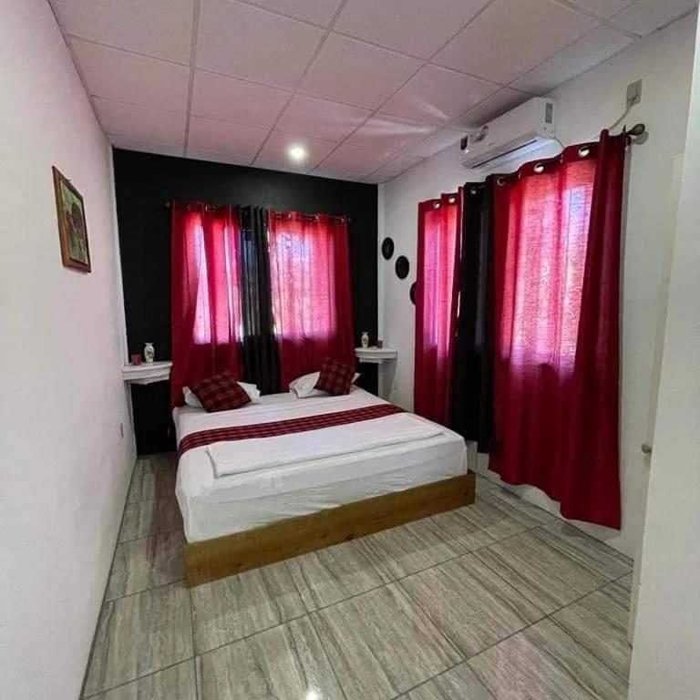 Saint Charles Inn, Belize Central America بونتا غوردا المظهر الخارجي الصورة