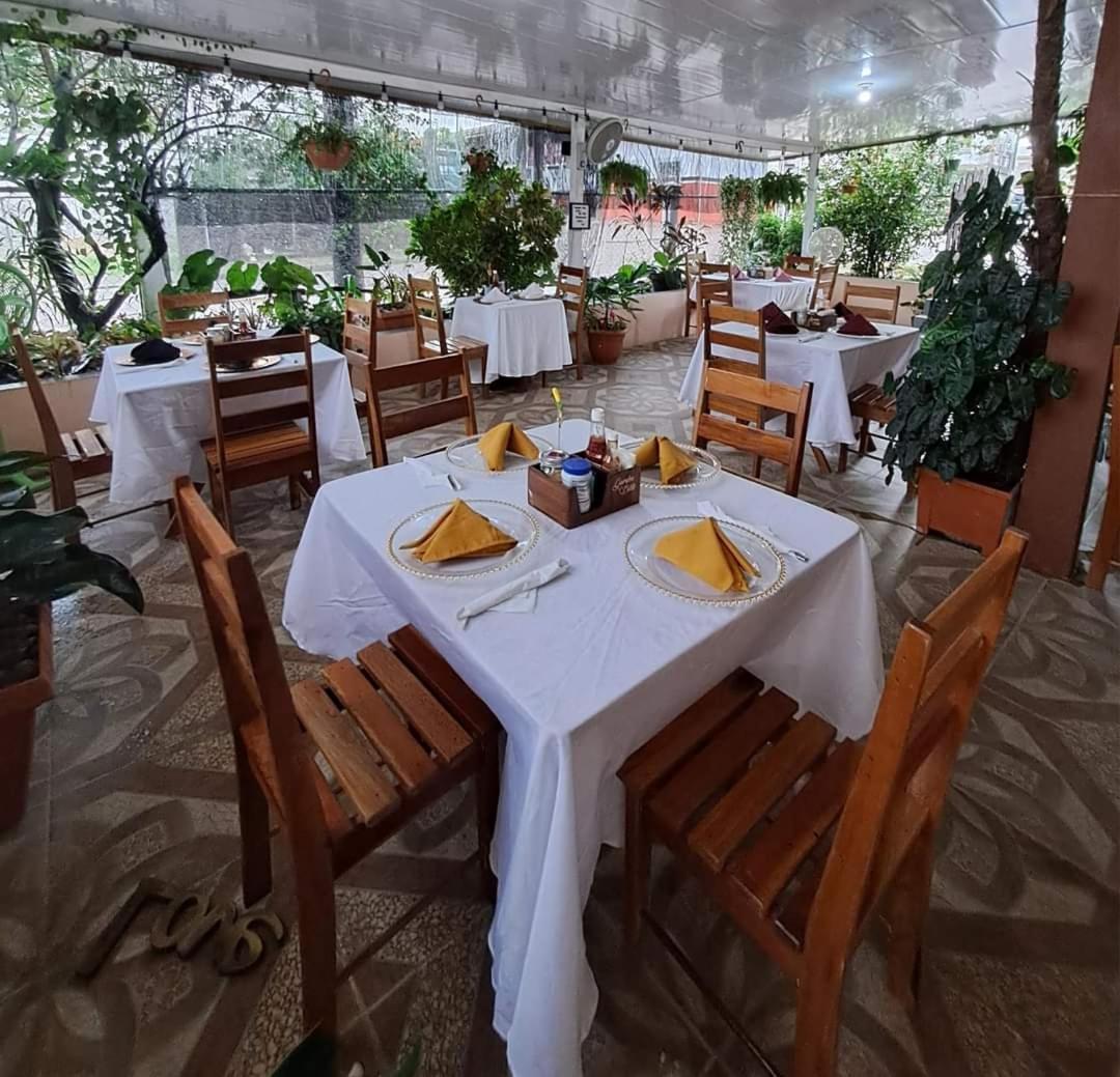 Saint Charles Inn, Belize Central America بونتا غوردا المظهر الخارجي الصورة